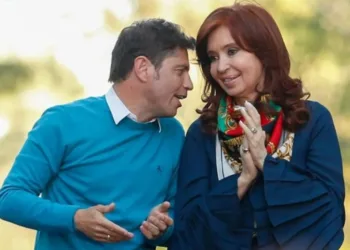 Desdoblar o no desdoblar: el dilema de Kicillof en el laberinto de la interna del PJ