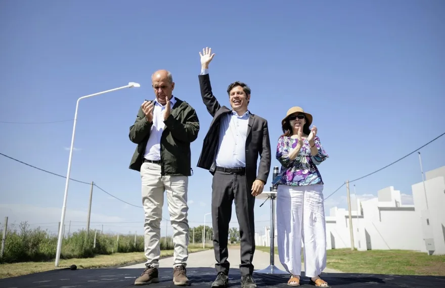 Kicillof entregó 60 viviendas a familias de Pehuajó