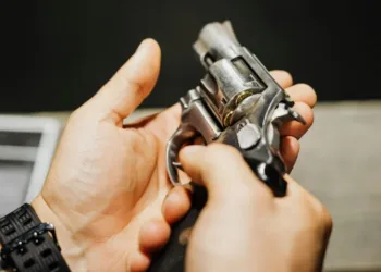 El Gobierno bajó la edad mínima para ser legítimo usuario de armas
