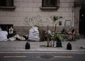 UCA: la pobreza es casi del 50% y un tercio de los hogares recortó gastos en medicamentos