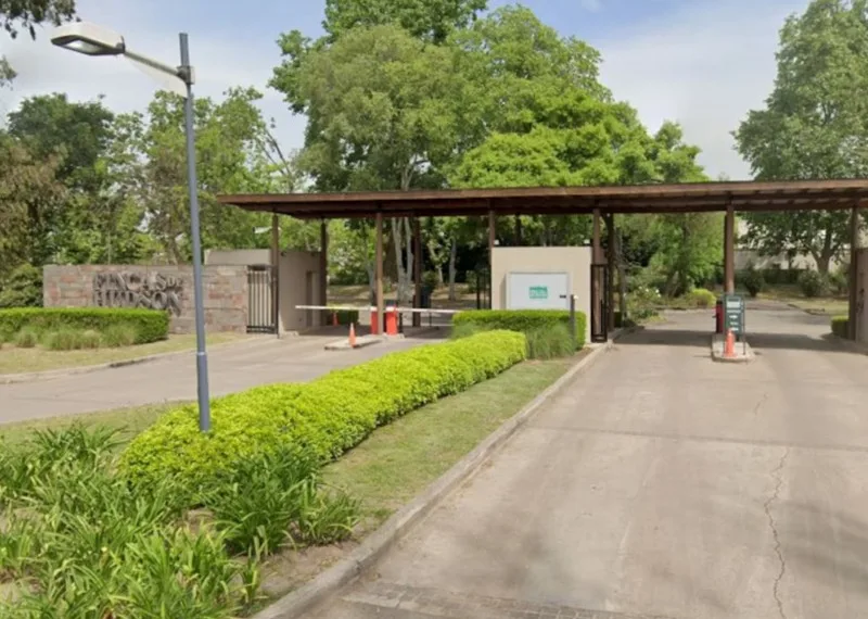 Murió el chico de 14 años que mató a balazos a su padre en un country de Hudson