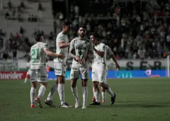 Sarmiento logró un empate agónico en la cancha de Banfield