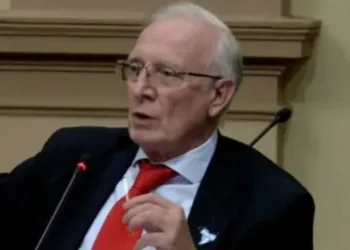 Polémica declaración de un diputado de LLA: “No creo que los jubilados mueran si no toman los medicamentos”