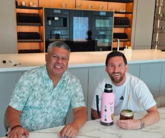 Lionel Messi y Claudio Tapia despidieron el 2024 a puro mate