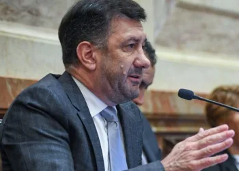 Detuvieron al senador Kueider en Paraguay: llevaba más de US$ 200.000 sin declarar