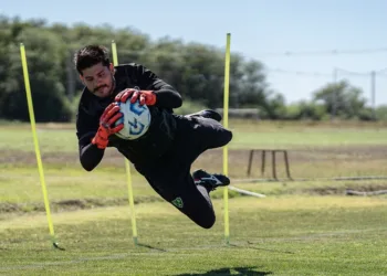 Sarmiento, doble turno y primer amistoso a la vista