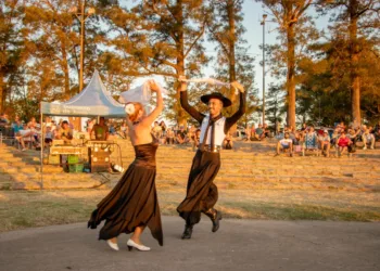 Domingo a puro folclore en el anfiteatro de la laguna