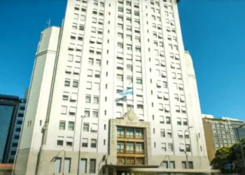 El Gobierno anunció que no renovará 1.400 contratos en Salud