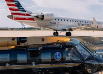 Tragedia aérea en Washington: un avión y un helicóptero chocaron en el aire y cayeron al río Potomac