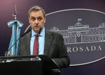 Adorni aseguró que Milei convocó a Macri para “fulminar” al kirchnerismo