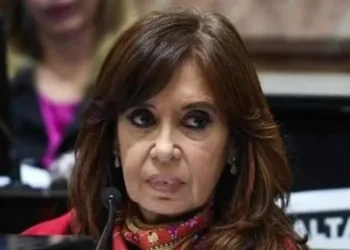 Milei firmó el proyecto de Ficha Limpia, que dejaría a CFK afuera de la carrera electoral, antes de viajar a EE.UU.