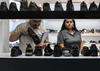 El consumo muestra signos de repunte pero cerró un 2024 con una baja de 7,4%