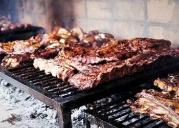 Las diferencias de hacer un asado completo en Florianópolis y en Buenos Aires