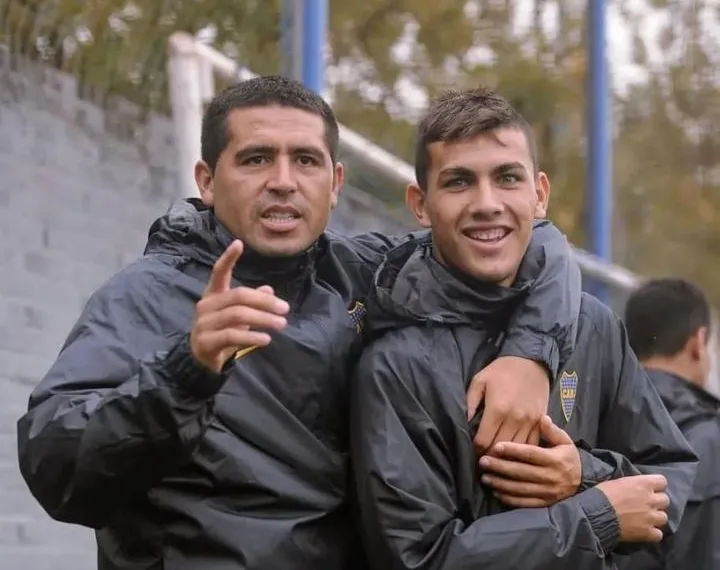 Bomba: Paredes llamó a Riquelme para regresar a Boca