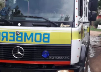 Bomberos sofocaron un incendio en un comercio local