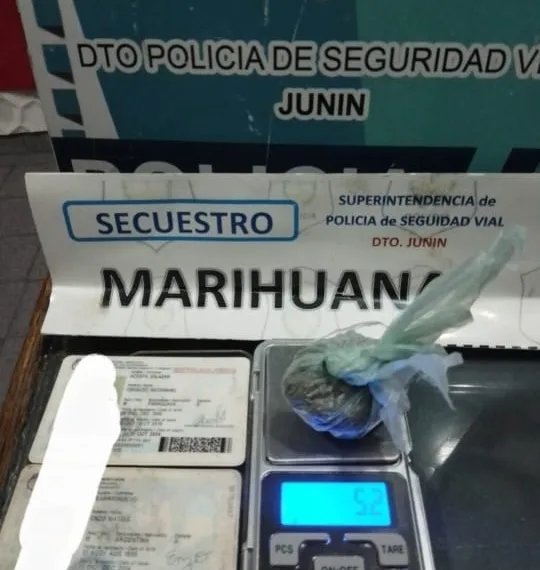 Secuestran marihuana, un vehículo y detuvieron a una persona de Moreno
