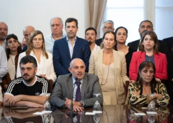Al final hubo reunión en la Legislatura por el Presupuesto, pero sin el Ejecutivo