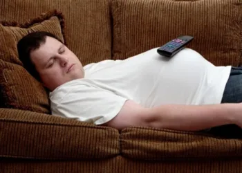 Echarse panza arriba se paga con dolor de espalda y osteoporosis