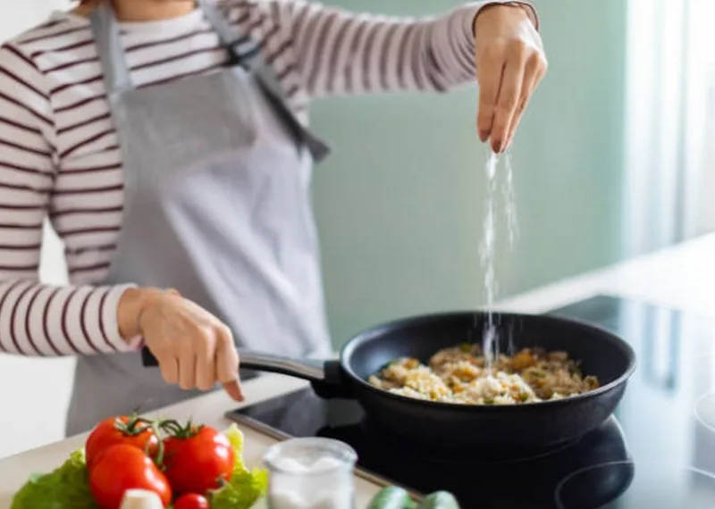 ¿Cómo mejorar tus platos caseros con condimentos naturales?