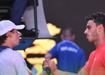 Cerúndolo luchó pero no pudo con De Miñaur en el Australian Open
