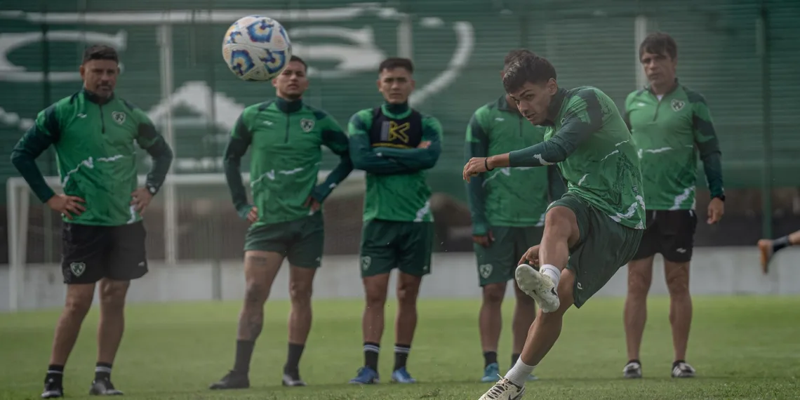 Sarmiento, que aún no ganó, se presenta este jueves en Tucumán