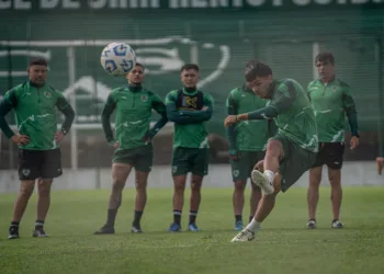 Sarmiento, que aún no ganó, se presenta este jueves en Tucumán