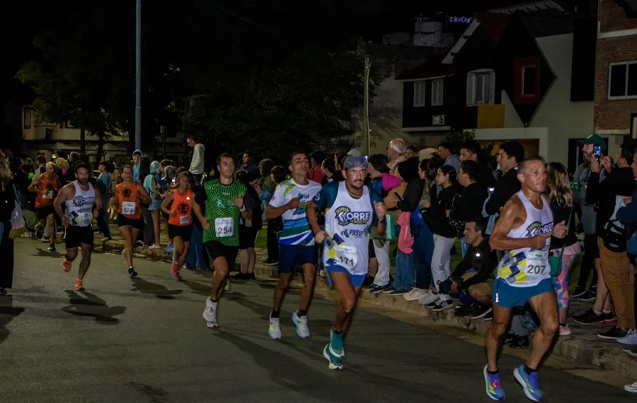 Más de 400 corredores participaron de la carrera “Junín Corre de Noche”