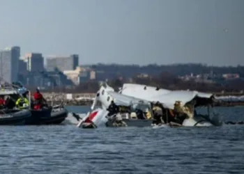 Recuperan cajas negras del avión  accidentado en Washington