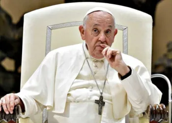 Internaron al papa Francisco por una bronquitis