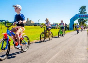 Más de 130 chicos participaron de una actividad por la bicisenda