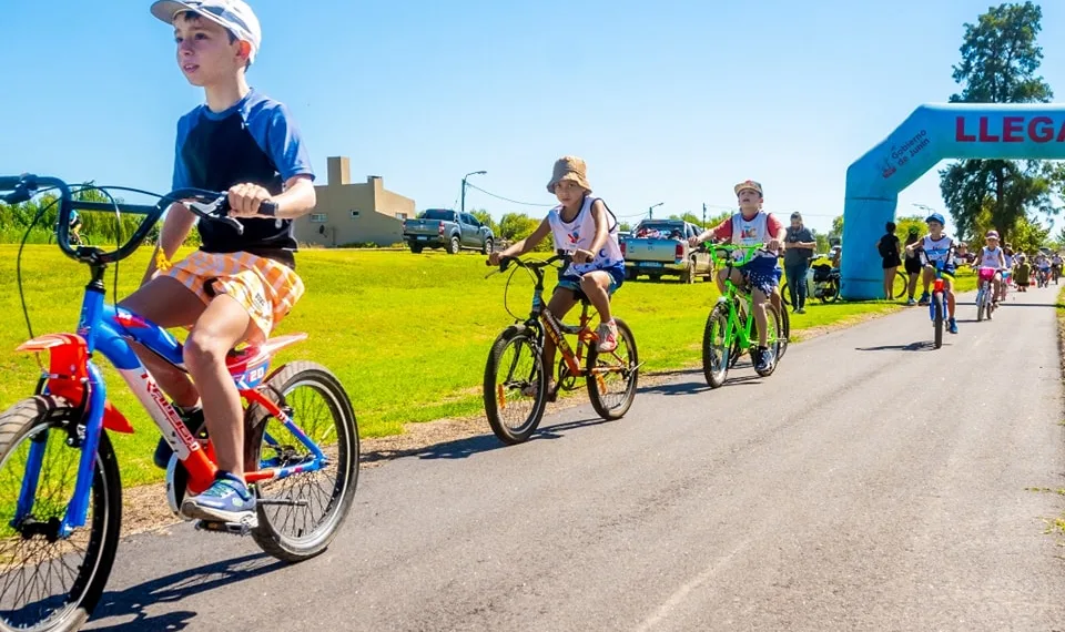 Más de 130 chicos participaron de una actividad por la bicisenda