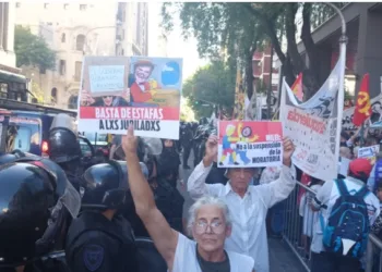 Represión con gases y palos a la movilización de jubilados