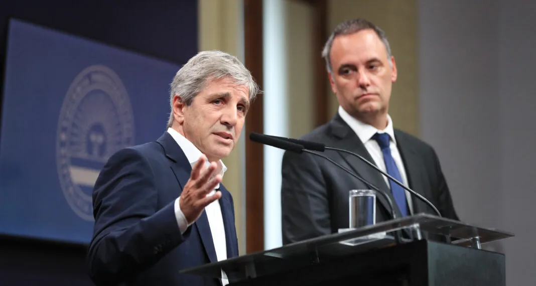 Tasas municipales: Primer fallo favorable a Caputo  en su pelea contra los intendentes bonaerenses