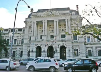El Gobierno ofreció a docentes y estatales un  aumento del 7% en febrero y del 2% en marzo