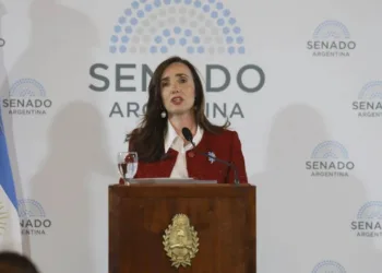 Villarruel respaldó la decisión de salir de la OMS y recordó a su padre