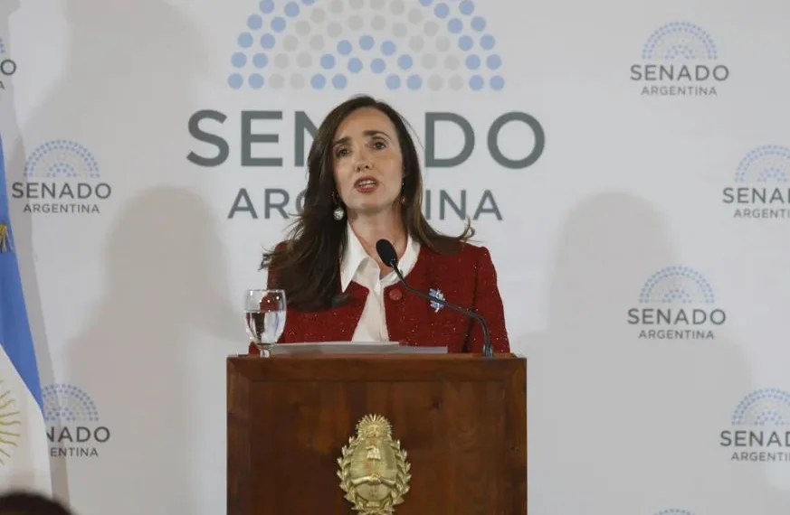 Villarruel respaldó la decisión de salir de la OMS y recordó a su padre