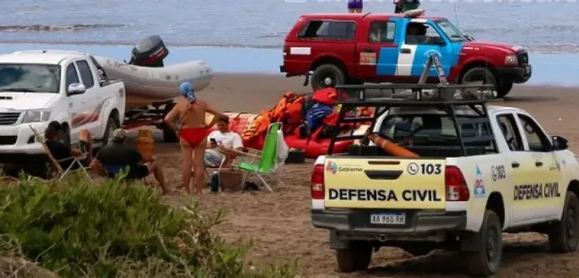Hallaron muerto al joven que había desaparecido tras meterse al mar con sus amigos en Necochea