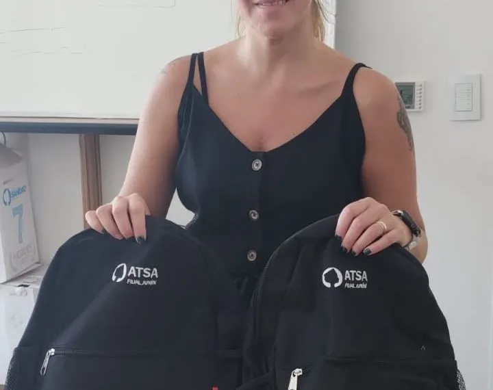 ATSA Junín realiza la entrega de los kits de  útiles escolares para los hijos de sus afiliados
