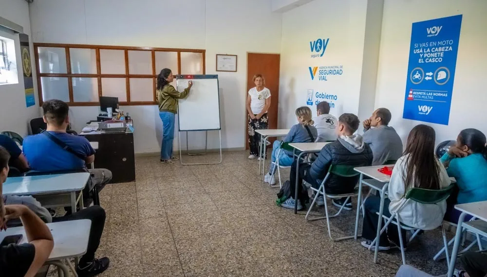 Capacitación a vecinos para obtener la licencia de conducir