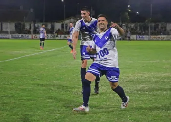 Villa le tiró la historia a Baigorrita y quedó a un paso de ser campeón