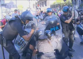 Otra vez una marcha de jubilados terminó con represión y detenidos