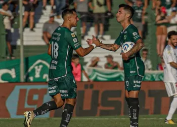 Sarmiento lo dio vuelta en el final y ganó por primera vez en el año