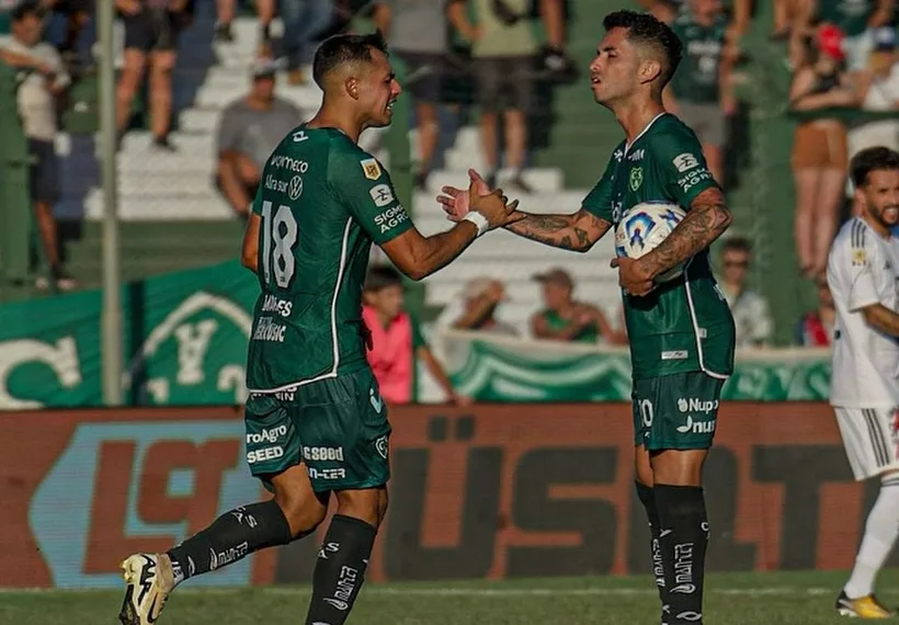 Sarmiento lo dio vuelta en el final y ganó por primera vez en el año