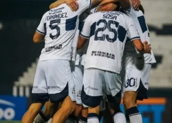 Gimnasia sufrió para vencer a Deportivo Español y avanzar a la próxima ronda de la Copa Argentina