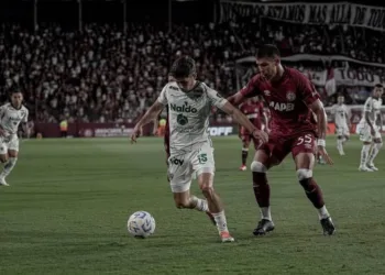 Lanús superó a Sarmiento y consiguió su primera victoria en el campeonato