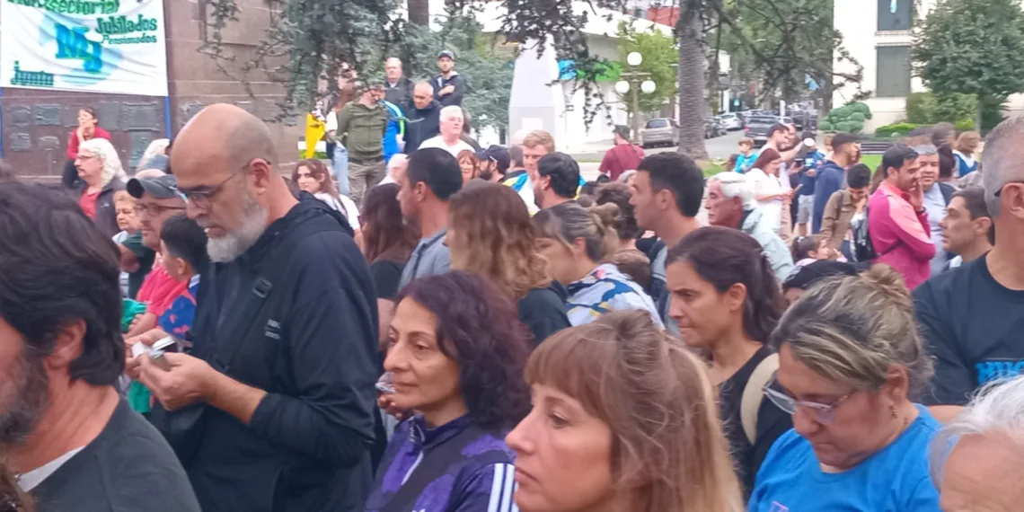 Acto en Plaza 25 de Mayo a 49 años del golpe cívico militar