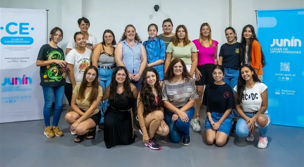 Con una activa participación culminó el  programa «Mujeres jóvenes emprendedoras»