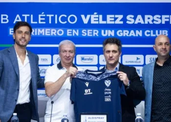 Guillermo Barros Schelotto es nuevo director técnico de Vélez