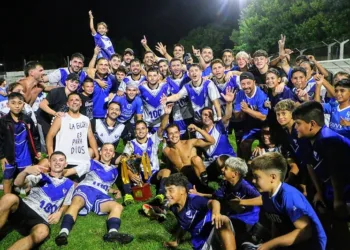 Villa y una sana costumbre: gritó campeón del Nocturno