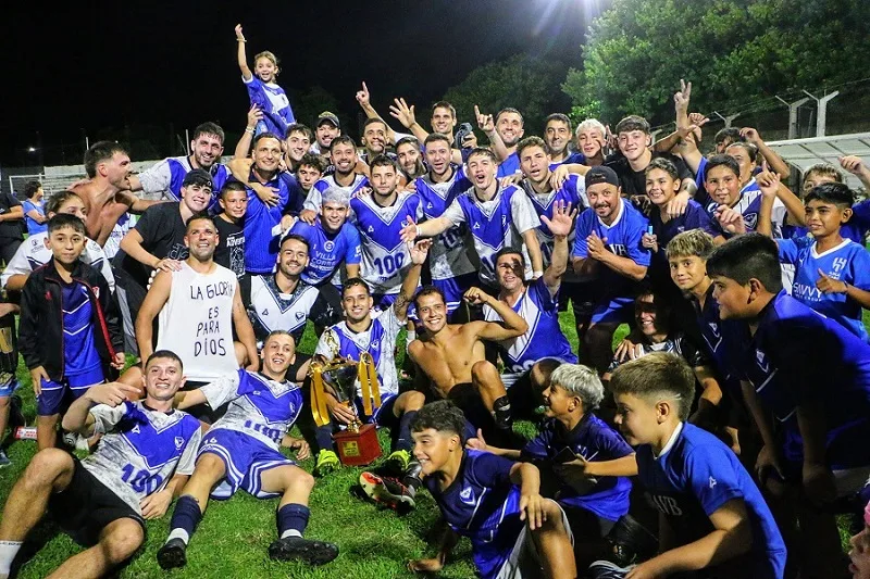Villa y una sana costumbre: gritó campeón del Nocturno